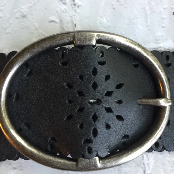 Liz Claiborne Black Scalloped Laser-Cut Leather Belt with Silver Buckle - Picture 7 of 9